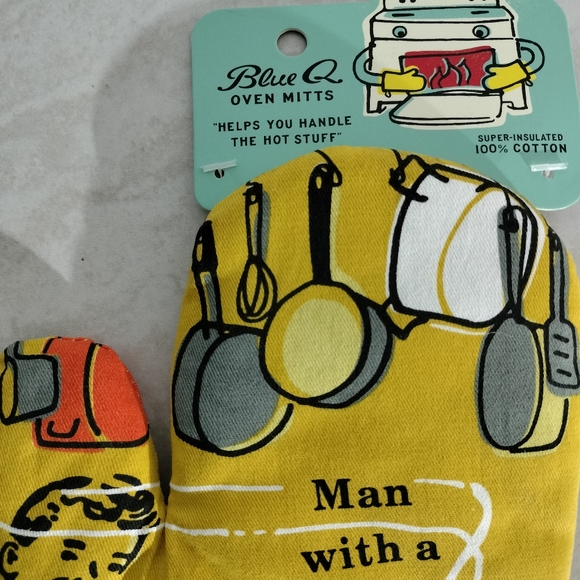 Blue Q Man With A Pan Retro Fun Oven Mitt - Picture 2 of 4